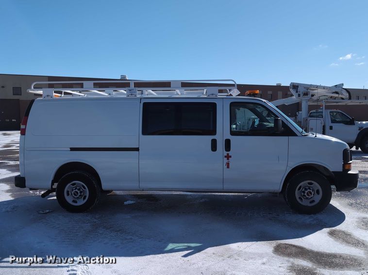 image for item EG2735 2008 GMC Savana G3500 van