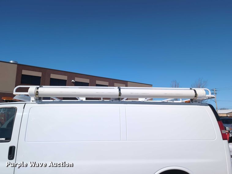 image for item EG2735 2008 GMC Savana G3500 van