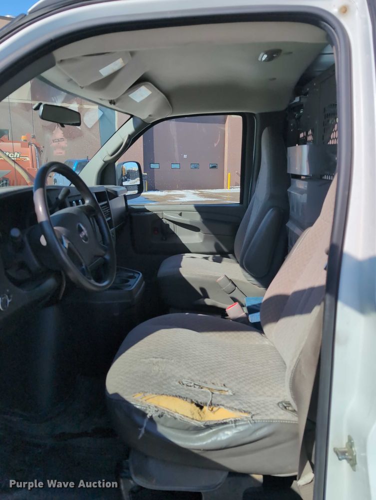 image for item EG2735 2008 GMC Savana G3500 van