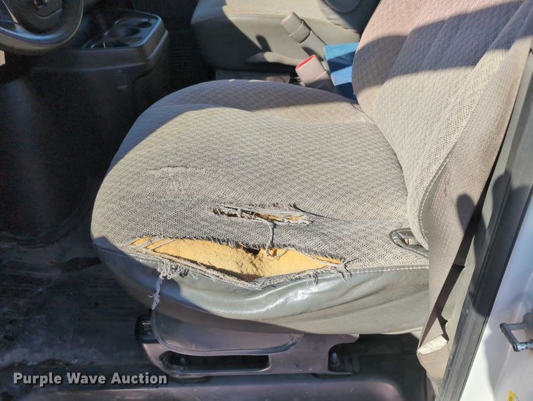 image for item EG2735 2008 GMC Savana G3500 van