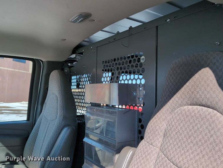 image for item EG2735 2008 GMC Savana G3500 van