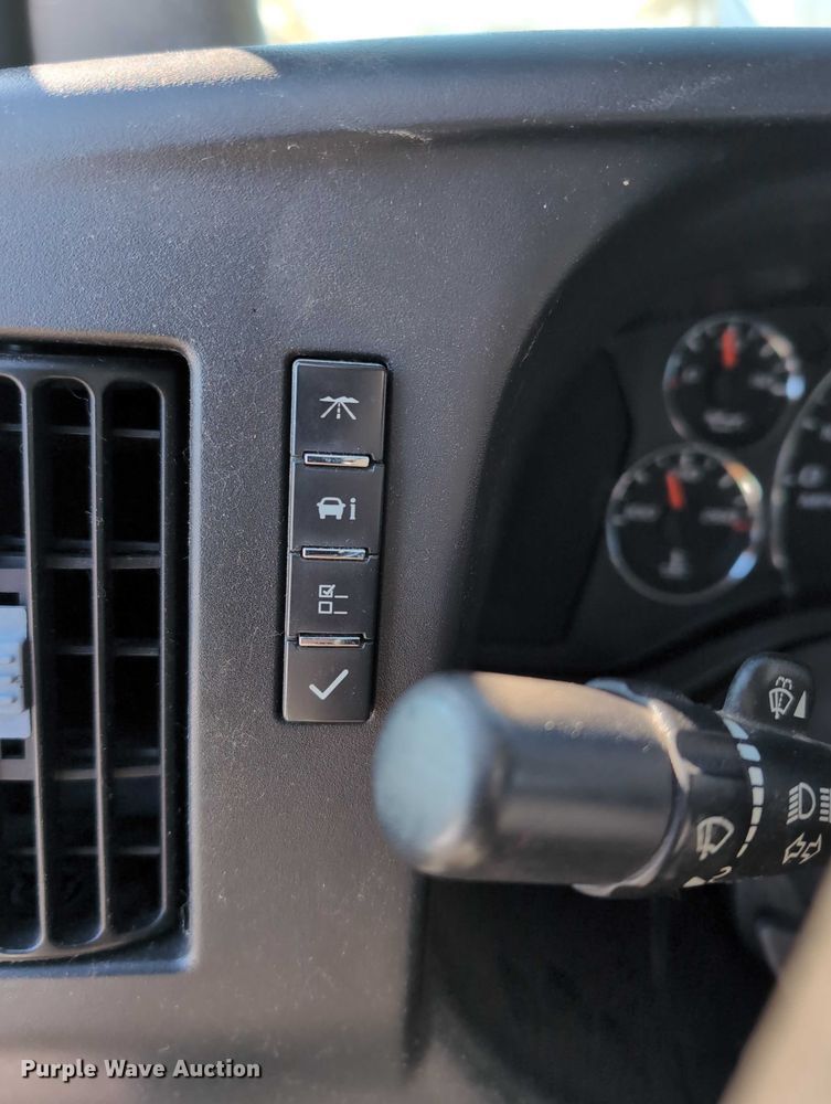 image for item EG2735 2008 GMC Savana G3500 van