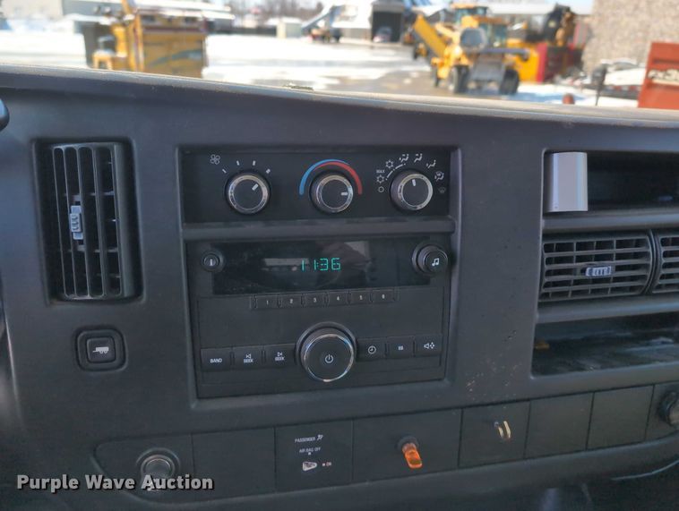 image for item EG2735 2008 GMC Savana G3500 van