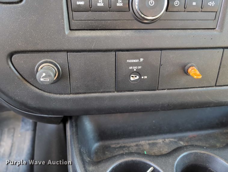 image for item EG2735 2008 GMC Savana G3500 van