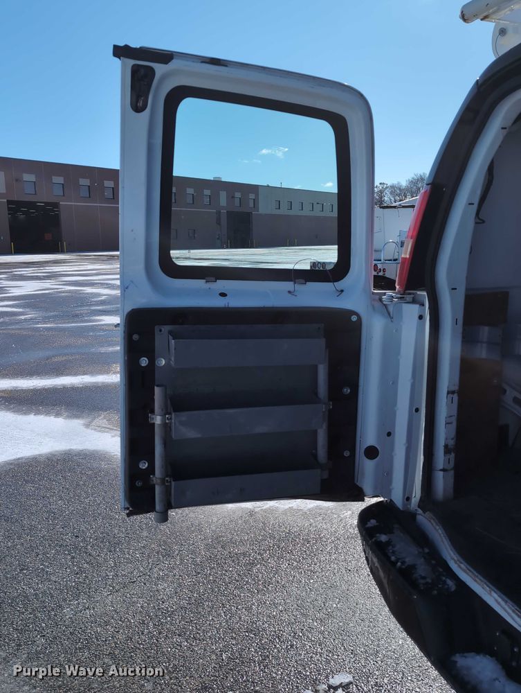 image for item EG2735 2008 GMC Savana G3500 van