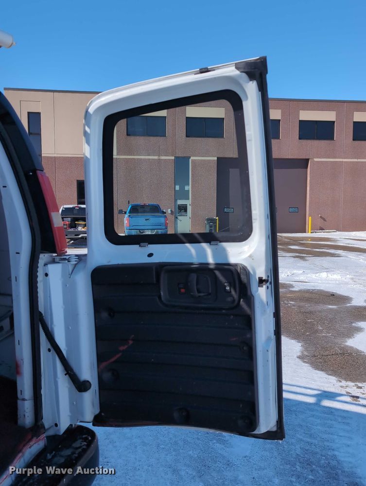 image for item EG2735 2008 GMC Savana G3500 van