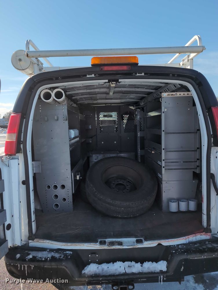 image for item EG2735 2008 GMC Savana G3500 van