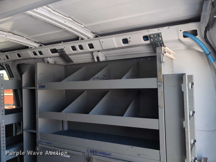 image for item EG2735 2008 GMC Savana G3500 van