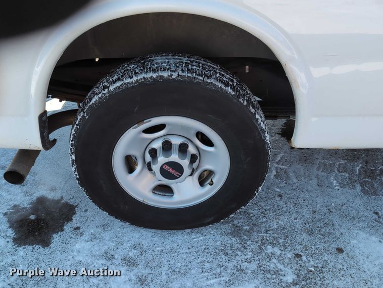 image for item EG2735 2008 GMC Savana G3500 van
