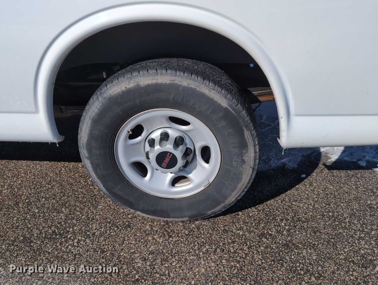 image for item EG2735 2008 GMC Savana G3500 van