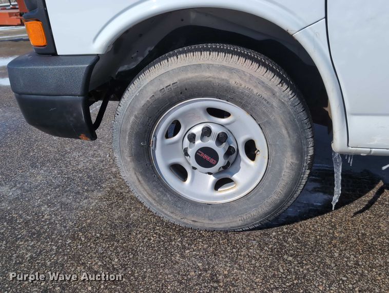 image for item EG2735 2008 GMC Savana G3500 van