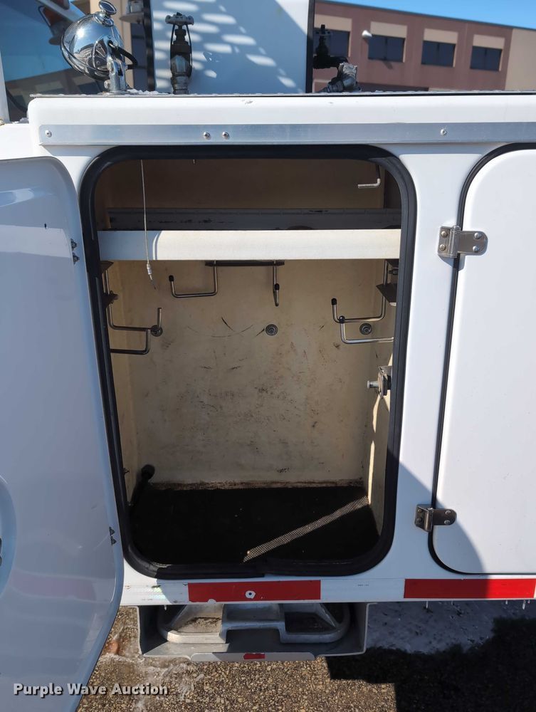 image for item EG2736 2009 Ford F450 Super Duty bucket truck