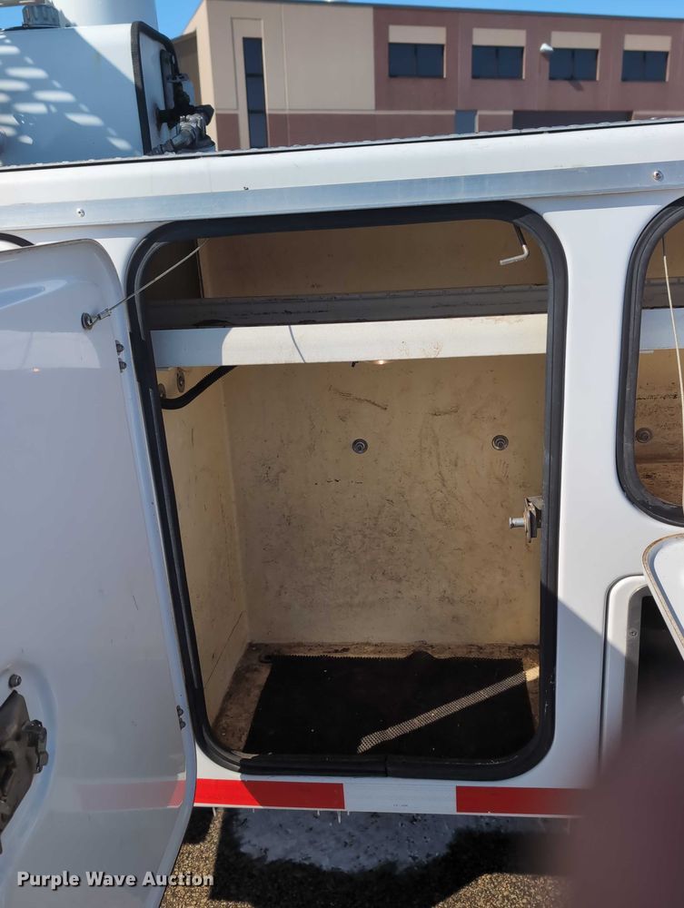 image for item EG2736 2009 Ford F450 Super Duty bucket truck