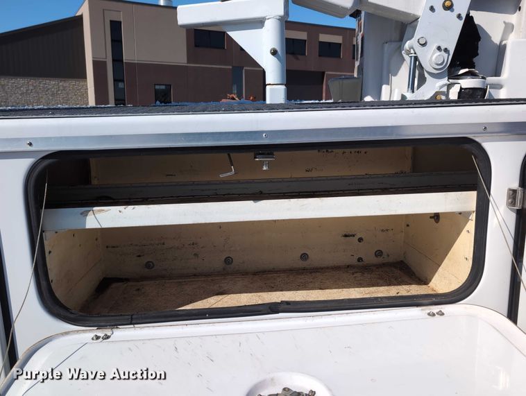 image for item EG2736 2009 Ford F450 Super Duty bucket truck