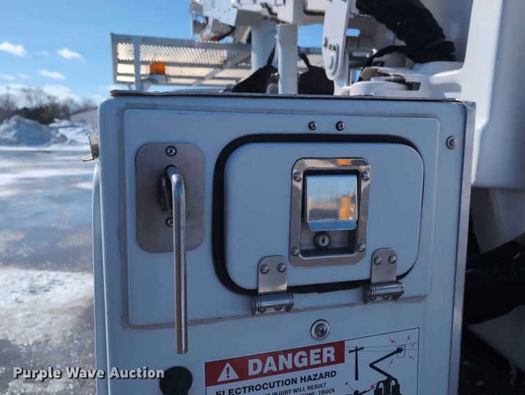 image for item EG2736 2009 Ford F450 Super Duty bucket truck