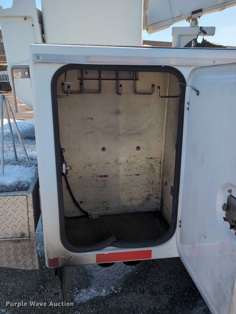 image for item EG2736 2009 Ford F450 Super Duty bucket truck