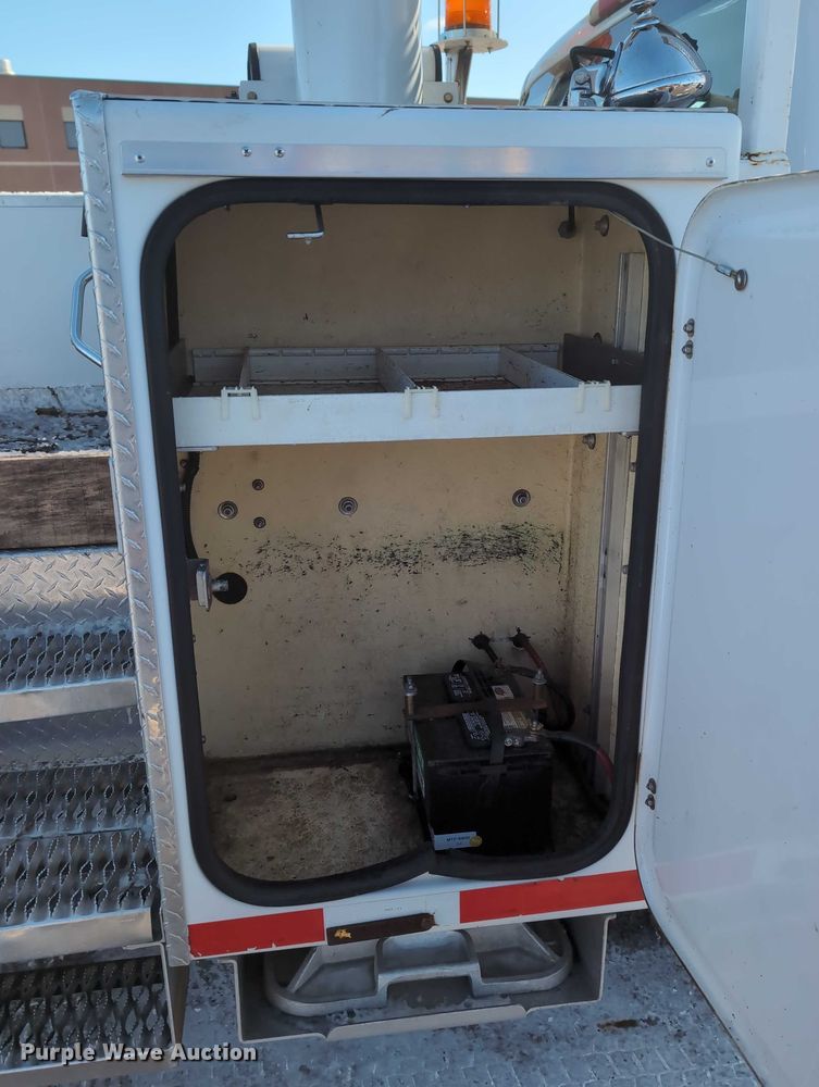 image for item EG2736 2009 Ford F450 Super Duty bucket truck