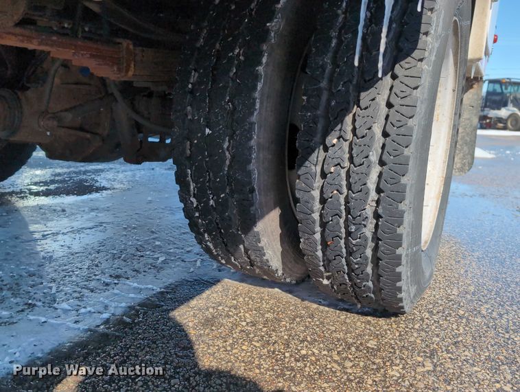 image for item EG2736 2009 Ford F450 Super Duty bucket truck