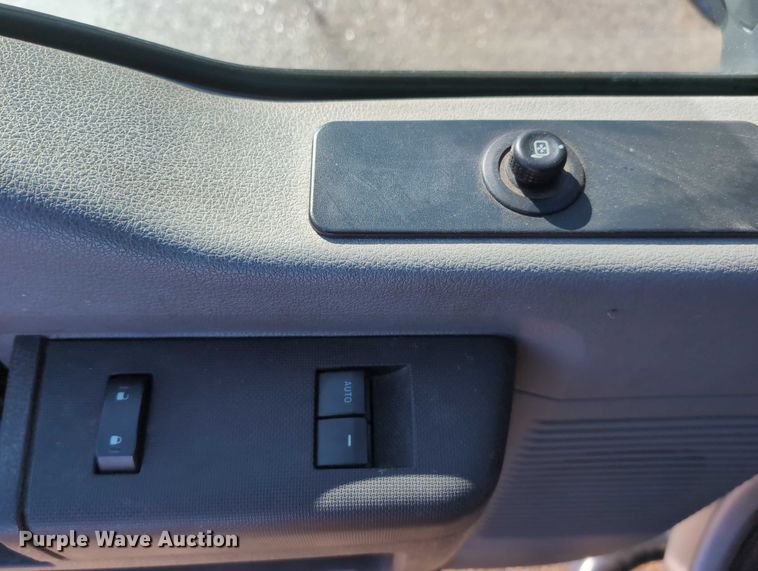 image for item EG2737 2012 Ford F250 Super Duty pickup truck