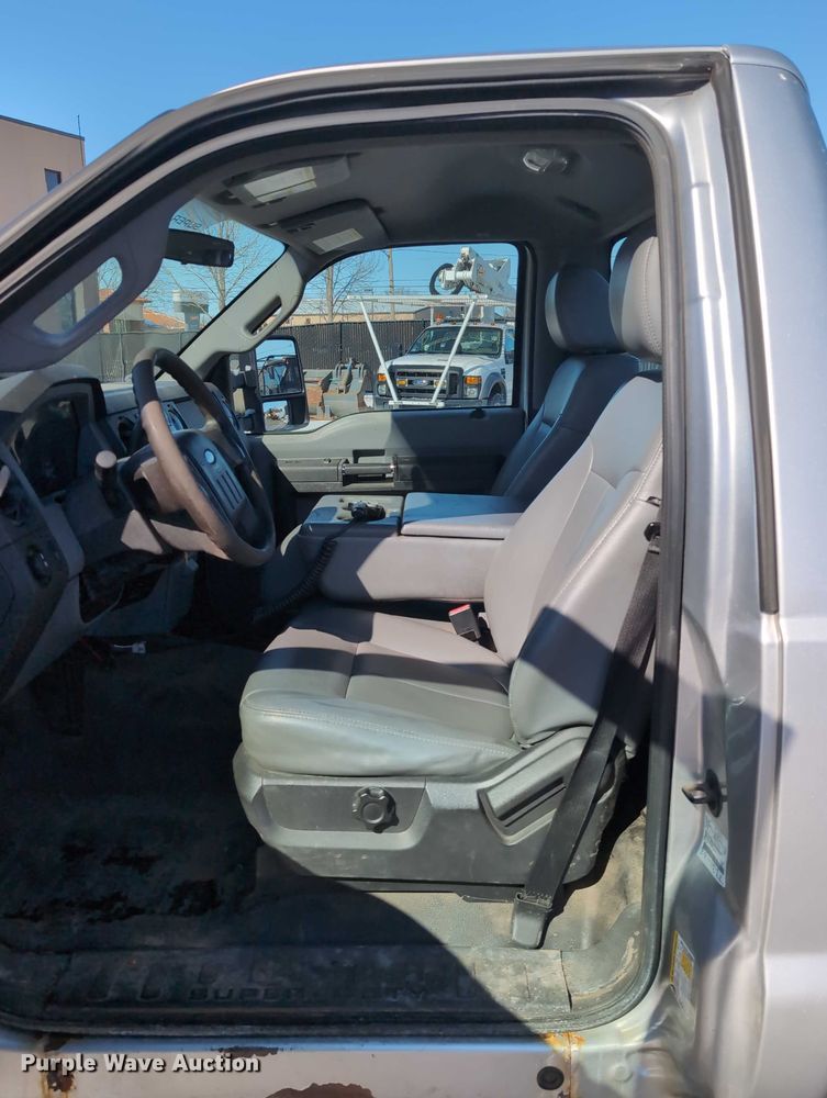 image for item EG2737 2012 Ford F250 Super Duty pickup truck