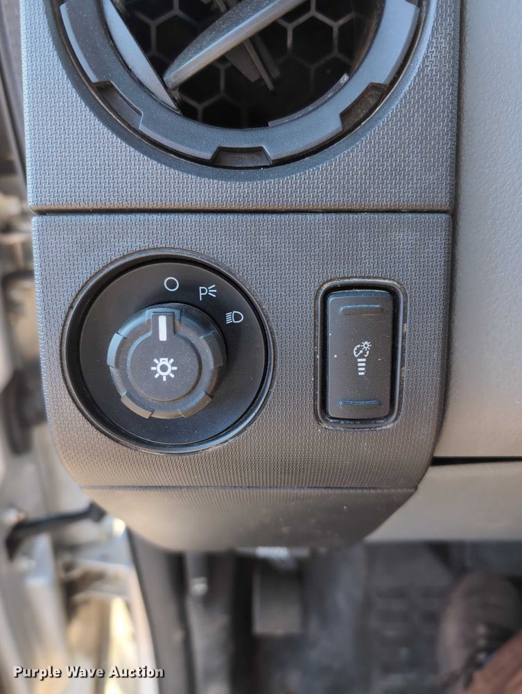 image for item EG2737 2012 Ford F250 Super Duty pickup truck