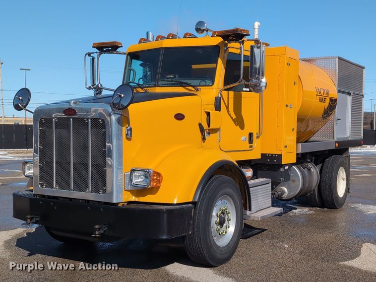 image for item EG2738 2014 Peterbilt 365 sewer jetter truck