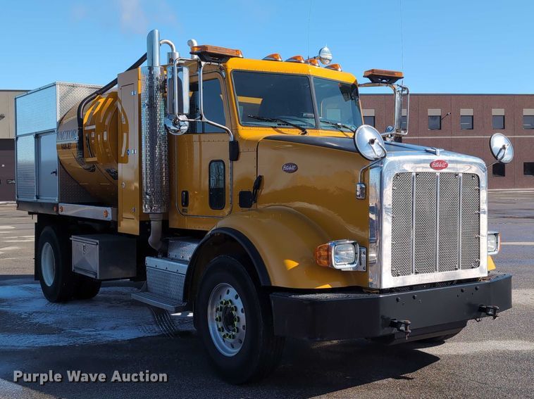 image for item EG2738 2014 Peterbilt 365 sewer jetter truck