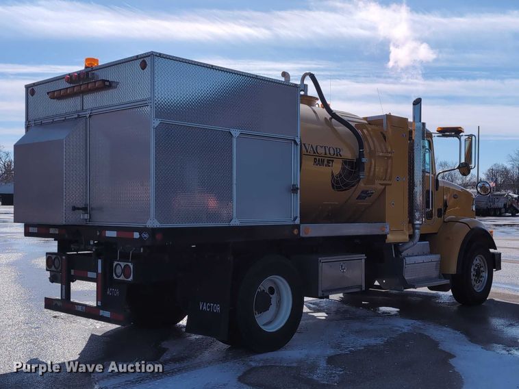 image for item EG2738 2014 Peterbilt 365 sewer jetter truck