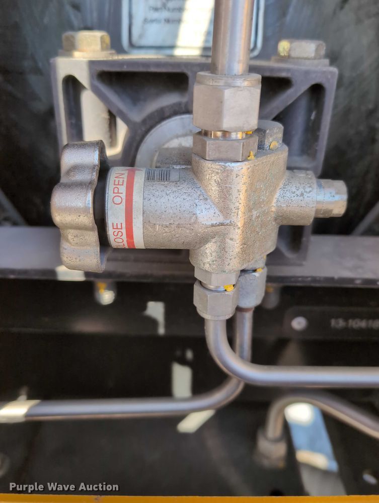 image for item EG2738 2014 Peterbilt 365 sewer jetter truck