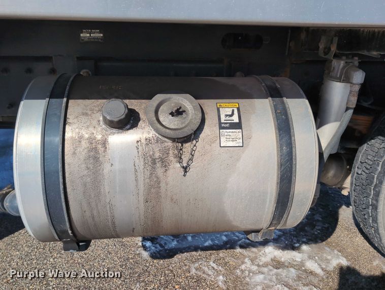 image for item EG2738 2014 Peterbilt 365 sewer jetter truck