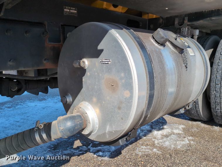 image for item EG2738 2014 Peterbilt 365 sewer jetter truck