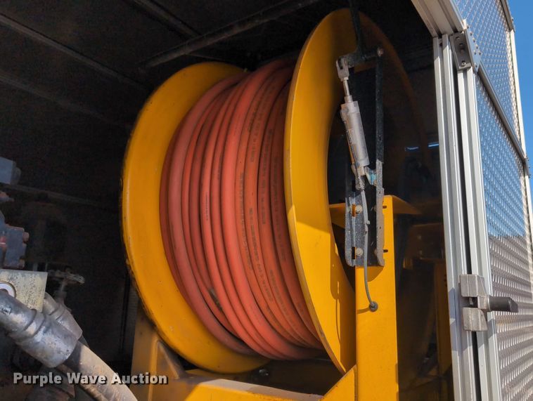 image for item EG2738 2014 Peterbilt 365 sewer jetter truck