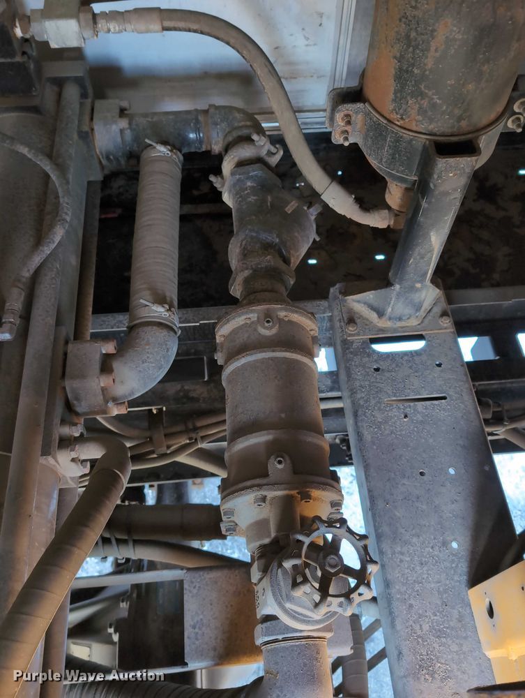 image for item EG2738 2014 Peterbilt 365 sewer jetter truck