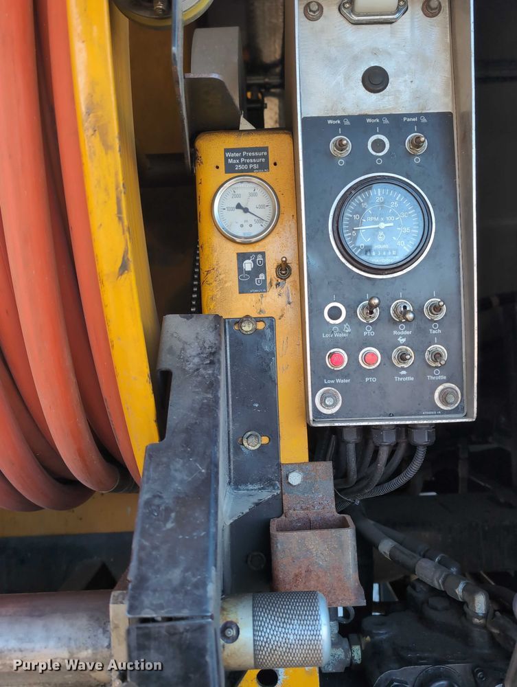 image for item EG2738 2014 Peterbilt 365 sewer jetter truck