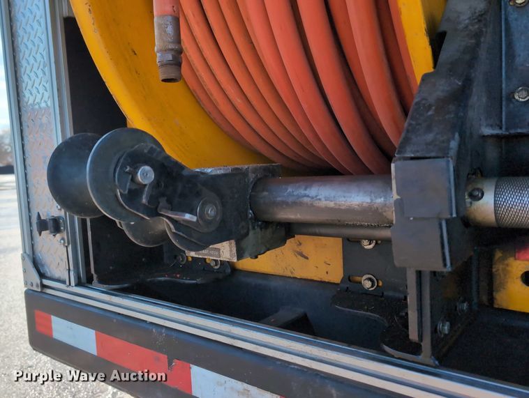 image for item EG2738 2014 Peterbilt 365 sewer jetter truck