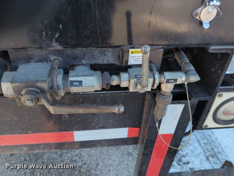 image for item EG2738 2014 Peterbilt 365 sewer jetter truck