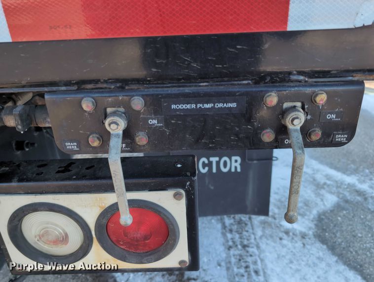 image for item EG2738 2014 Peterbilt 365 sewer jetter truck