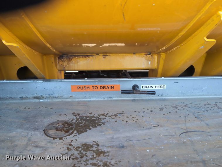 image for item EG2738 2014 Peterbilt 365 sewer jetter truck