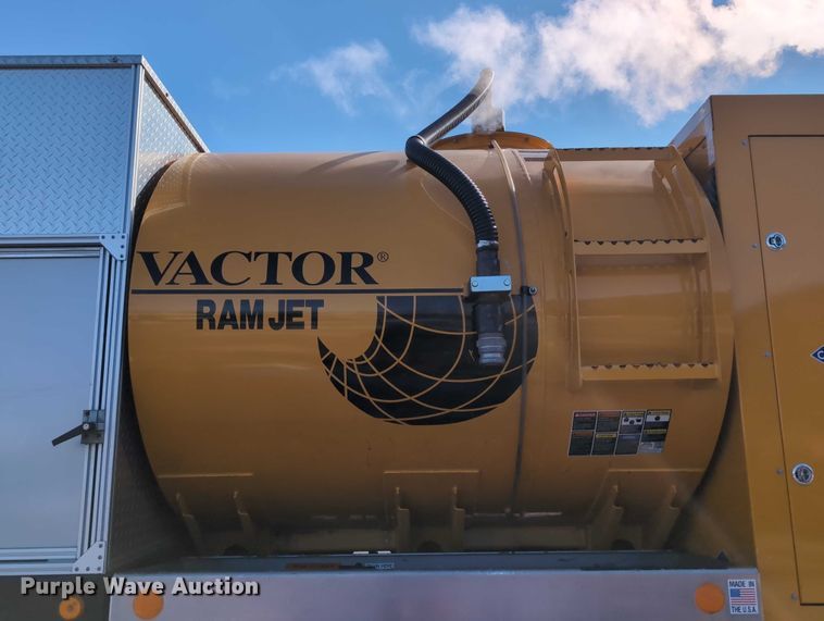 image for item EG2738 2014 Peterbilt 365 sewer jetter truck