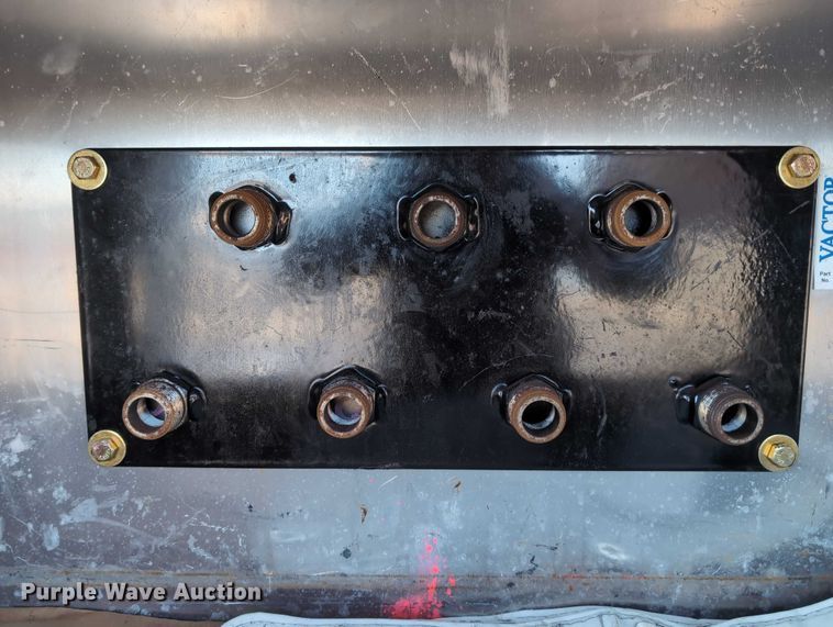 image for item EG2738 2014 Peterbilt 365 sewer jetter truck