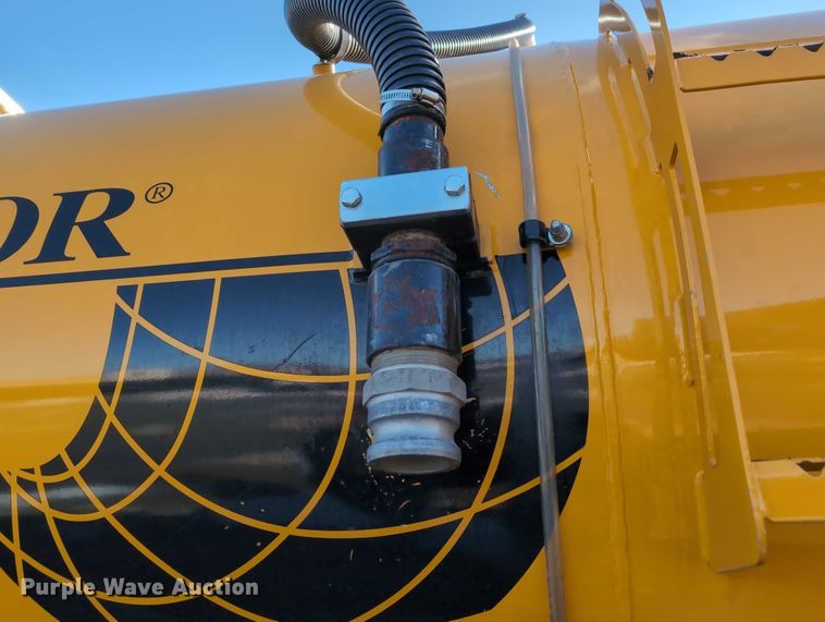 image for item EG2738 2014 Peterbilt 365 sewer jetter truck