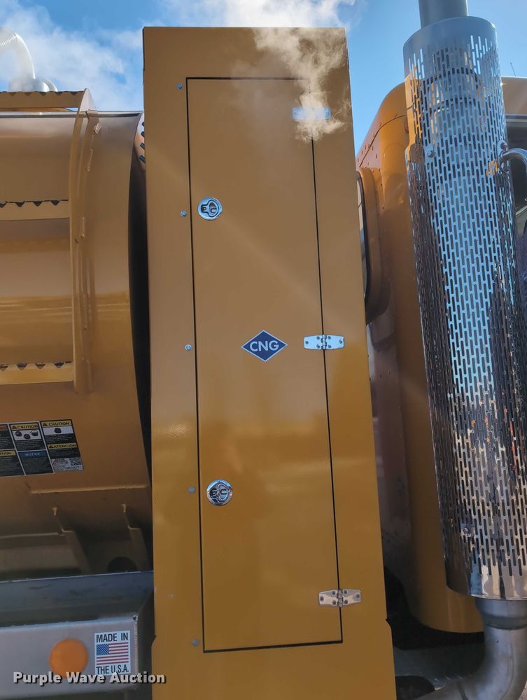 image for item EG2738 2014 Peterbilt 365 sewer jetter truck