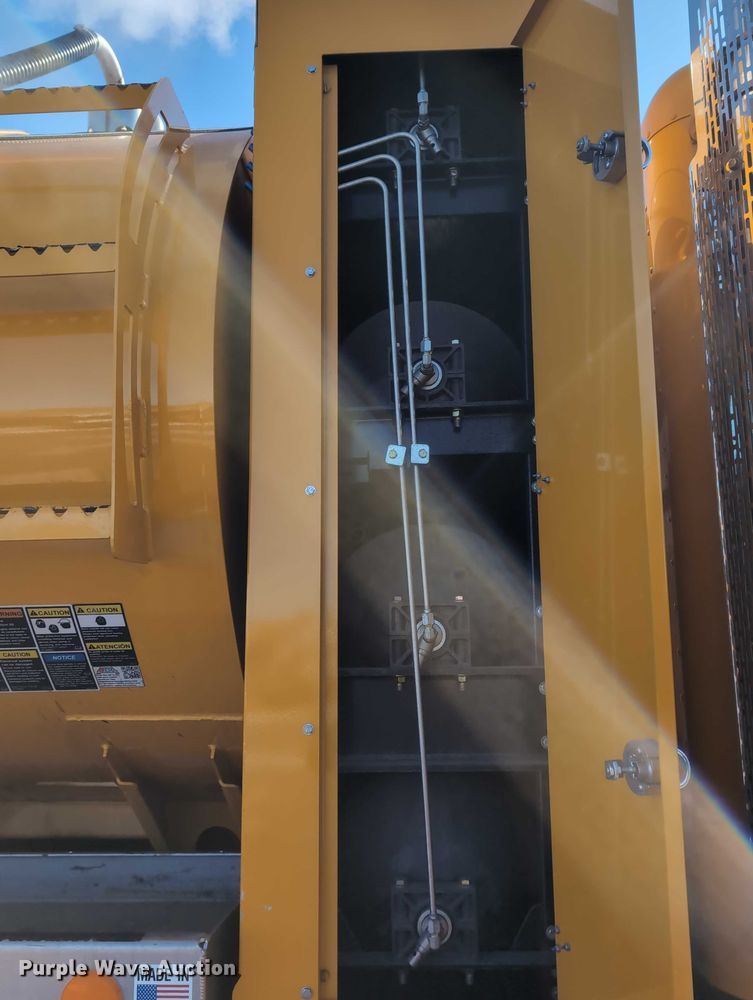 image for item EG2738 2014 Peterbilt 365 sewer jetter truck