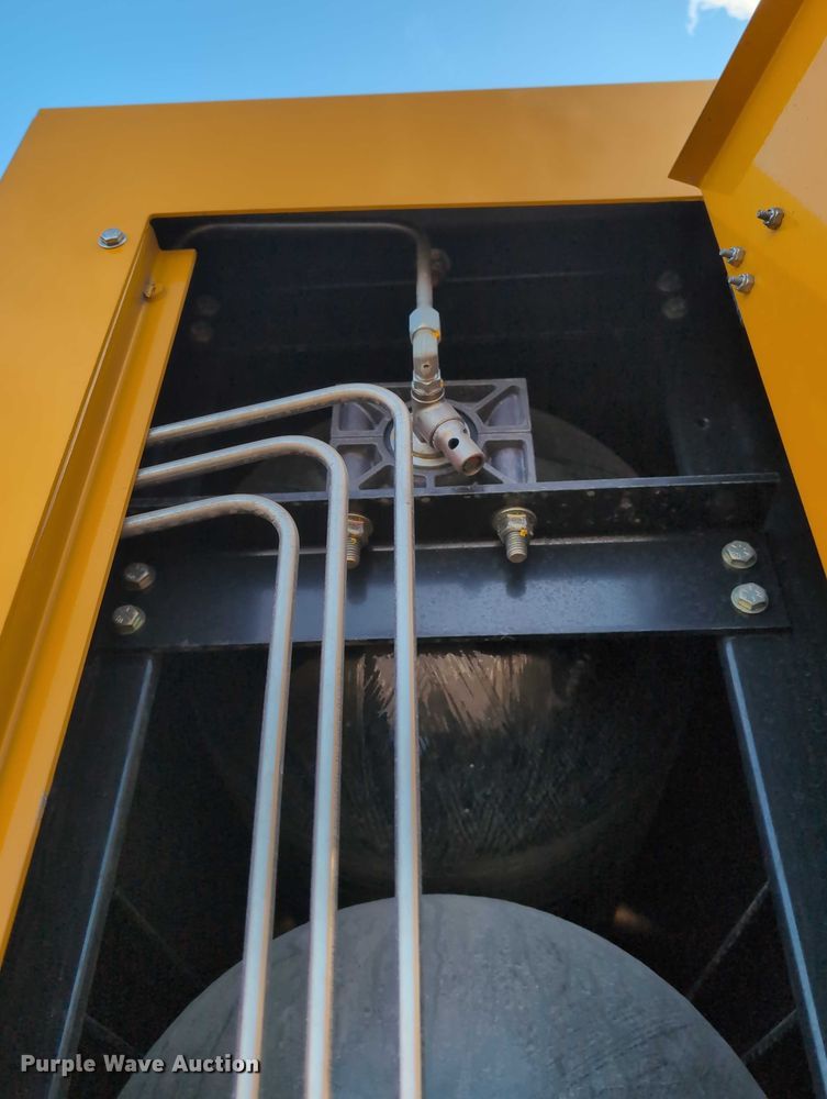 image for item EG2738 2014 Peterbilt 365 sewer jetter truck