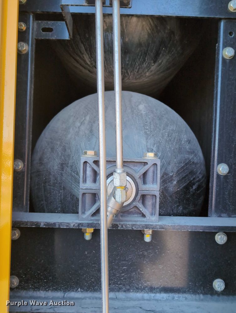 image for item EG2738 2014 Peterbilt 365 sewer jetter truck