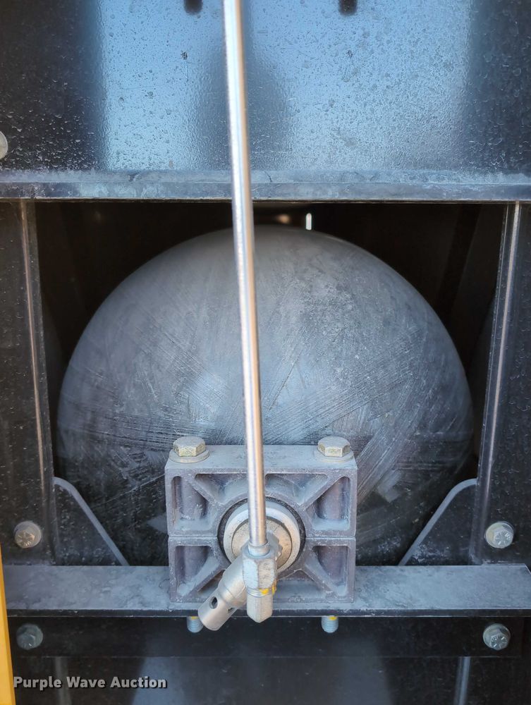 image for item EG2738 2014 Peterbilt 365 sewer jetter truck