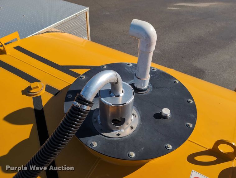 image for item EG2738 2014 Peterbilt 365 sewer jetter truck