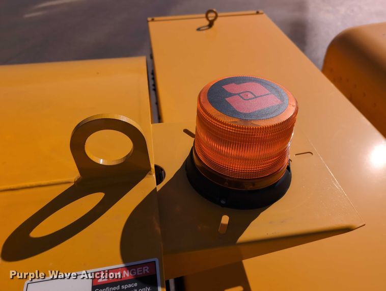 image for item EG2738 2014 Peterbilt 365 sewer jetter truck