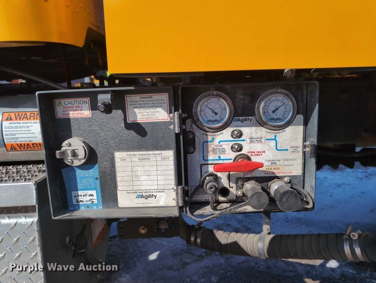 image for item EG2738 2014 Peterbilt 365 sewer jetter truck