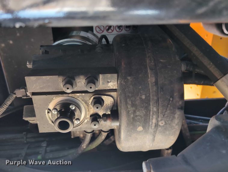 image for item EG2738 2014 Peterbilt 365 sewer jetter truck